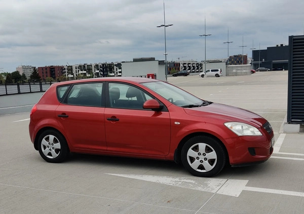 Kia Ceed cena 15600 przebieg: 113000, rok produkcji 2009 z Wrocław małe 137